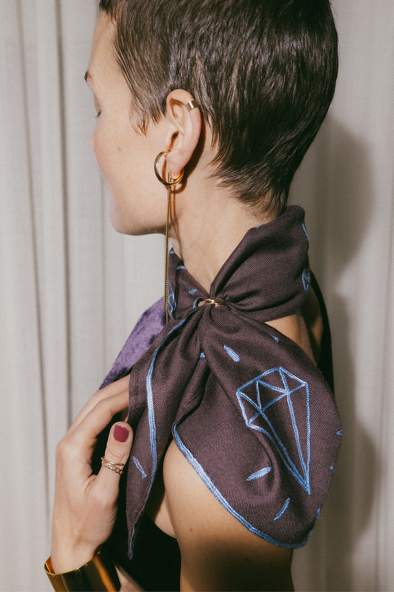 Linked Bandana Chocolate - Blue + gold plated brooch/earcuff