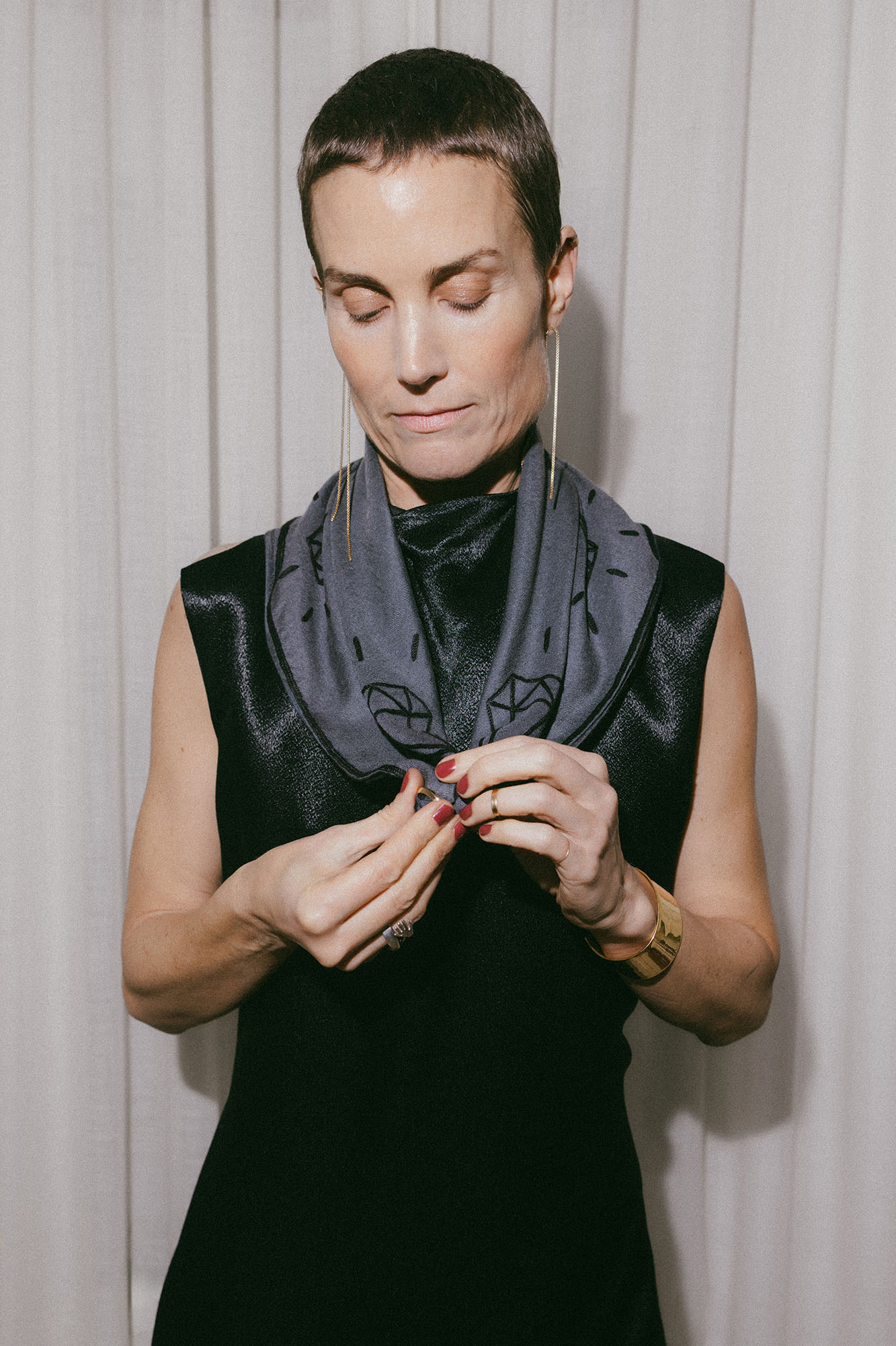 Linked Bandana Black + gold plated brooch/earcuff